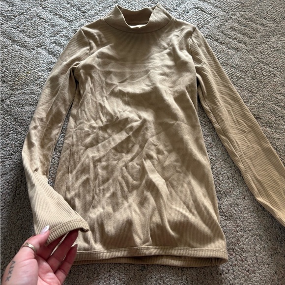 Abercrombie & Fitch Beige Ribbed Knit Turtleneck - Picture 2 of 3